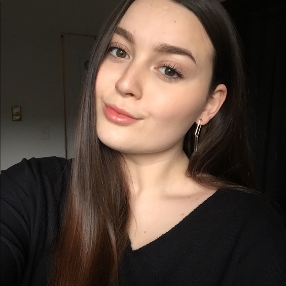 Meet your Posher, Kayla - Picture 3 of 3